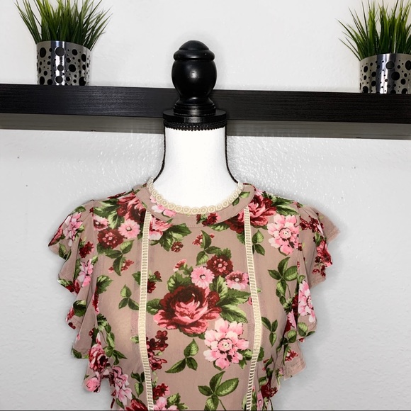 Flutter sleeves floral top - Picture 3 of 5